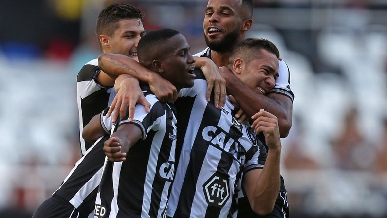 Botafogo quita salários de janeiro, mas direitos de imagem seguem em atraso