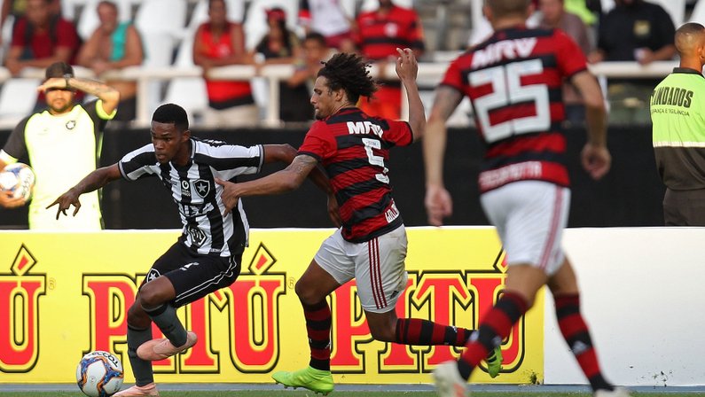 Lucas Barros fala sobre estreia no Botafogo: ‘Sensação única’