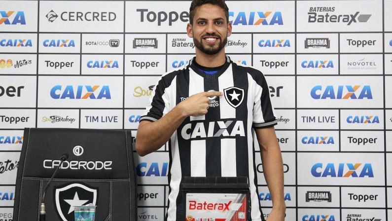 Gabriel é apresentado pelo Botafogo: ‘Vim fazer a minha história’