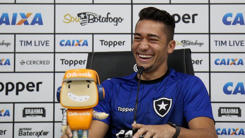 Jean celebra permanência no Botafogo e projeta grande ano: ‘Feliz por ter tomado a decisão certa’
