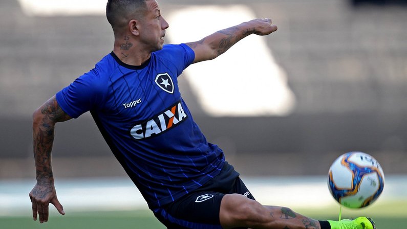 Zé Ricardo diz que vitória dá novo ânimo ao Botafogo e espera por Leo Valencia para quarta