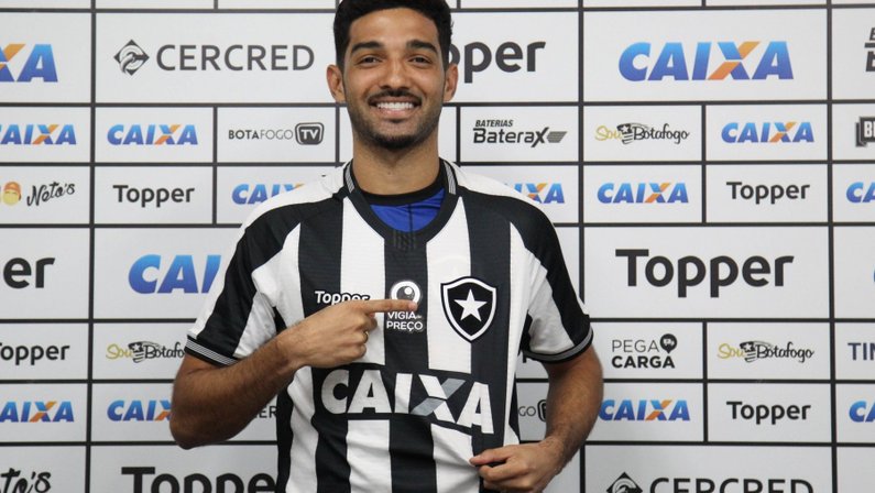 Alan Santos exalta chance no Botafogo: ‘Quando recebi o convite senti um arrepio na espinha’