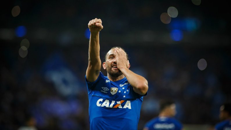 Especulado no Botafogo, Barcos tem rescisão anunciada pelo Cruzeiro