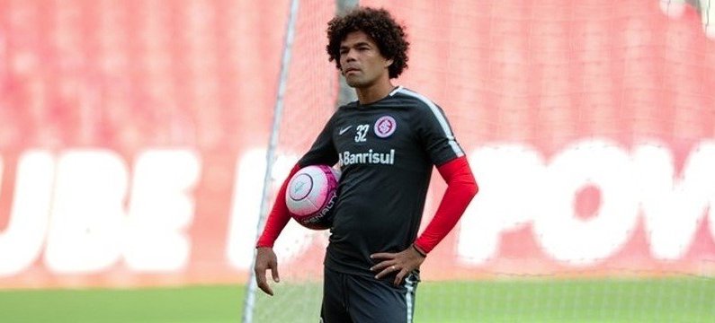 Na mira do Botafogo, Camilo pode trocar o Internacional pelo Santos