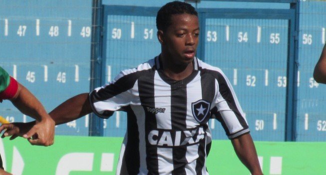 Destaque na Copinha, atacante Ênio renova contrato com o Botafogo até 2022