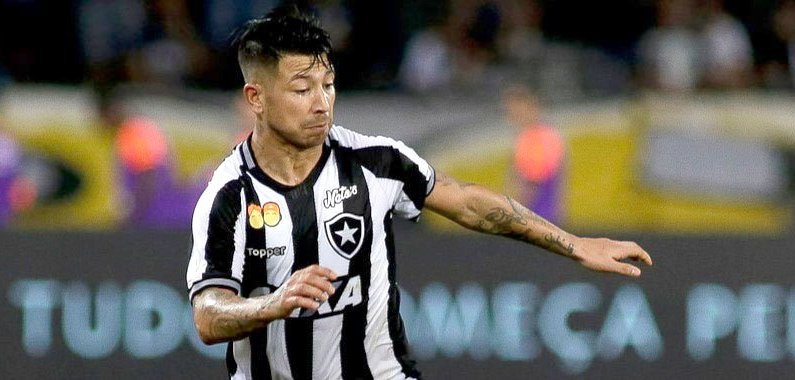 Colo-Colo pode procurar Botafogo para comprar Leo Valencia