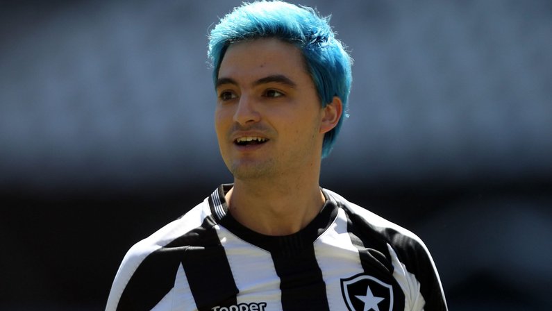 Patrocinador do Botafogo, Felipe Neto critica permanência de Valentim: ‘Tô fora’