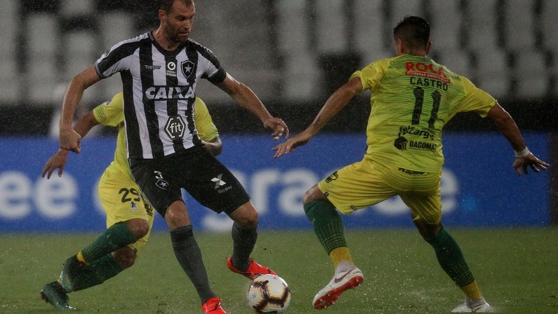 Zé Ricardo confirma desfalque de Carli contra o Defensa y Justicia; Marcelo será titular