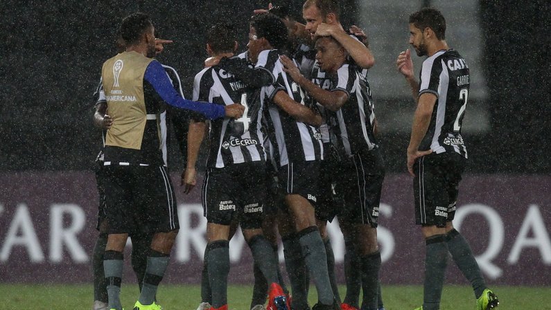 Botafogo tenta transformar posse de bola em gols, agora na Copa Sul-Americana