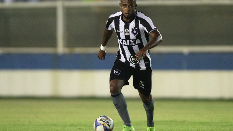 Setor concorrido: Alex Santana vira desfalque no Botafogo e agita disputa no meio