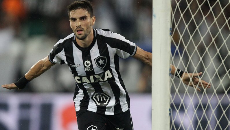 Site: Botafogo acerta bases salariais e se aproxima de renovação com Pimpão. Atacante quer dois anos de contrato