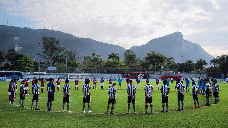 Botafogo cancela treinos da base e põe assistente social e psicóloga à disposição do Flamengo