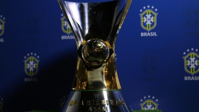Clubes aprovam VAR no Brasileiro e rejeitam limite para troca de técnico