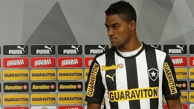 (Lembra dele?) Zagueiro ex-Botafogo jogará com Iniesta, Villa e Podolski no Japão