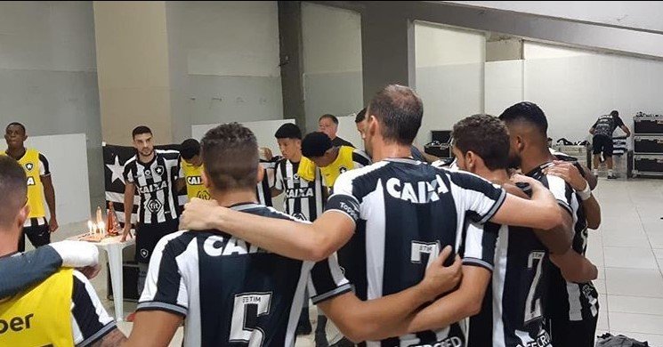 Jogadores do Botafogo antes do jogo contra o Campinense, pela Copa do Brasil 2019