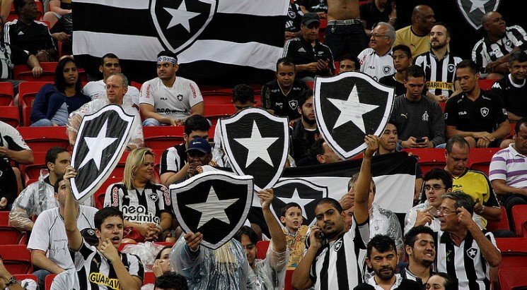 Torcida do Botafogo no Estádio Mané Garrincha