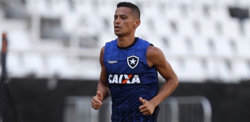 Cícero está relacionado pelo Botafogo para o jogo contra o Cuiabá