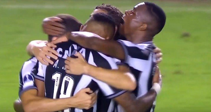 Comemoração de gol de Alex Santana na vitória do Botafogo sobre o Defensa y Justicia