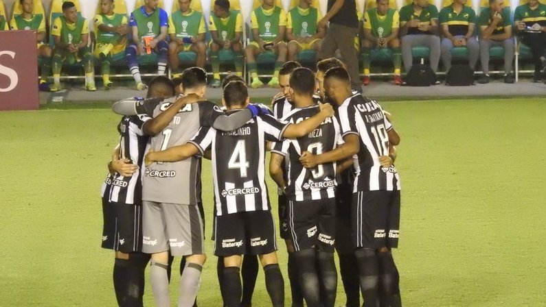 Após situação adversa, Botafogo é paciente, pensa o jogo e goleia na Argentina