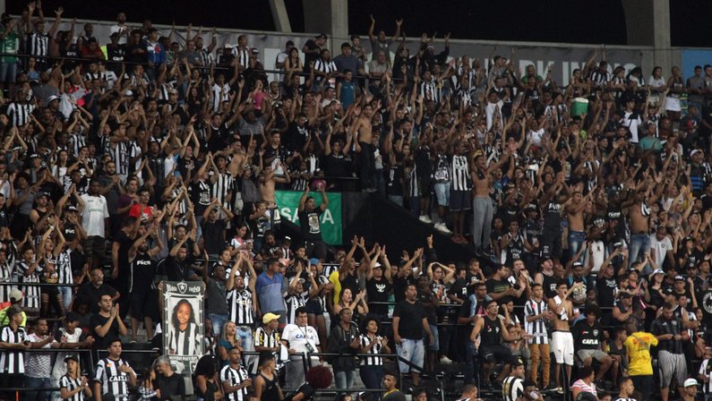 Ingressos à venda nos postos físicos para jogos do Botafogo contra Santos e Atlético-MG
