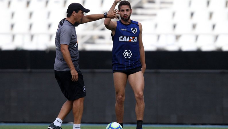 Gabriel exalta fase da defesa do Botafogo: ‘Fruto do trabalho do Zé Ricardo’