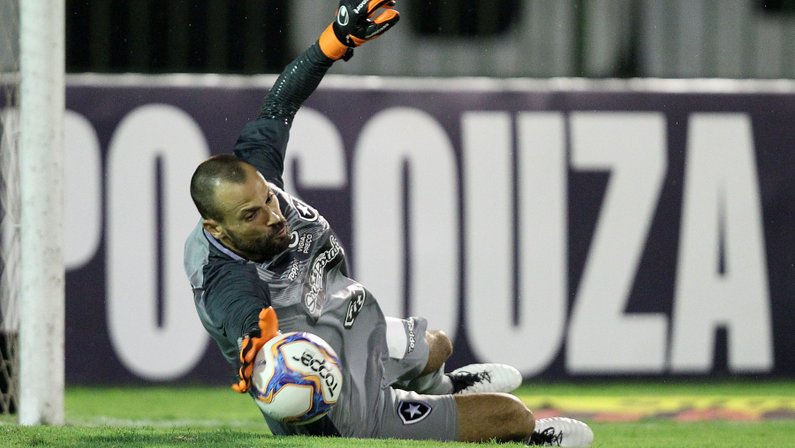 Diego Cavalieri destaca felicidade de sequência como titular no Botafogo: ‘Estou evoluindo’