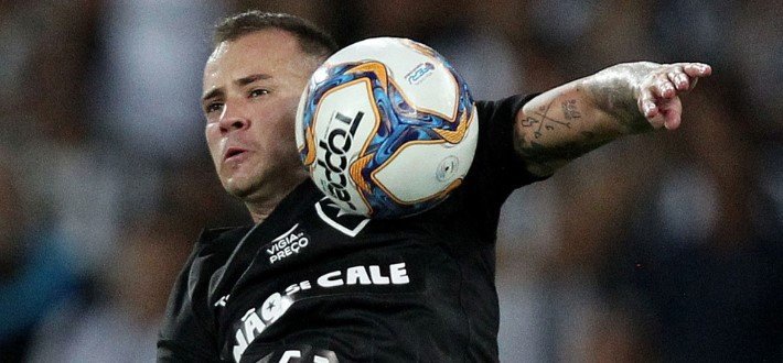 Gustavo Ferrareis foi destaque na vitória do Botafogo sobre o Madureira