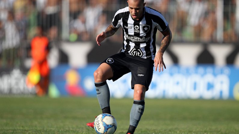 Ferrareis não se reapresenta e não fica no Botafogo. Avaí e CSA têm interesse
