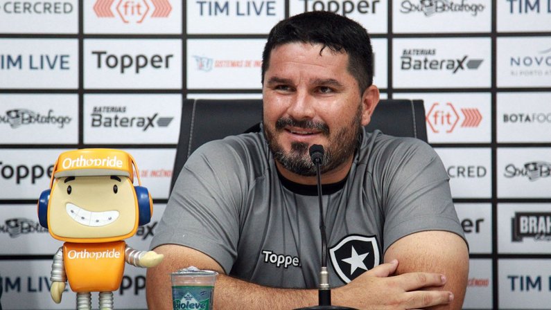 Barroca destaca trabalho forte do Botafogo e reforça confiança para a estreia no Brasileirão