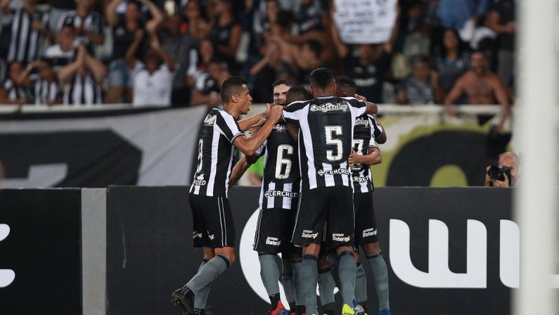 Com ajuda de alvinegros ilustres, Botafogo paga salários de fevereiro