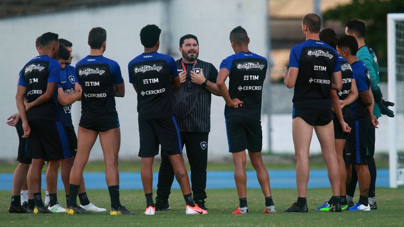 Botafogo paga salários de funcionários e parte da dívida com jogadores