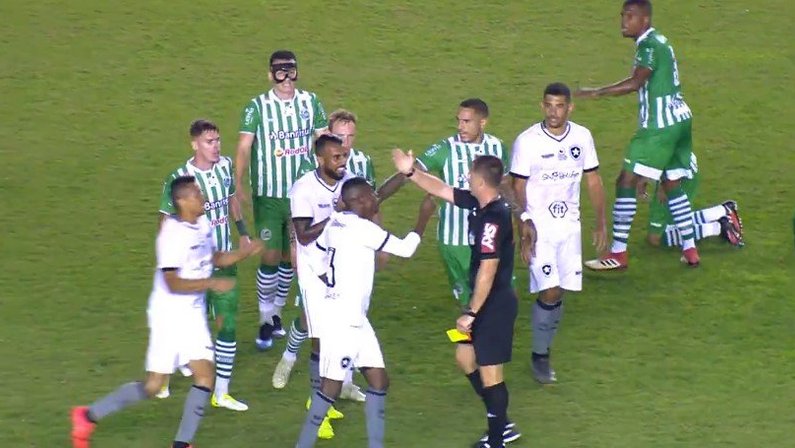 Alex Santana foi expulso na partida Juventude x Botafogo pela Copa do Brasil 2019