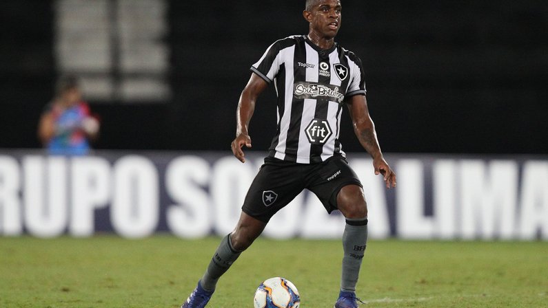 Botafogo está escalado para enfrentar Atlético-MG apenas com mudança na zaga