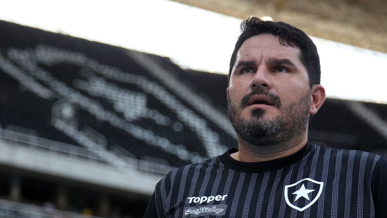 Resultados, futebol bem jogado e deixar legado para o Botafogo: Eduardo Barroca abre o jogo e revela ‘regrinha’
