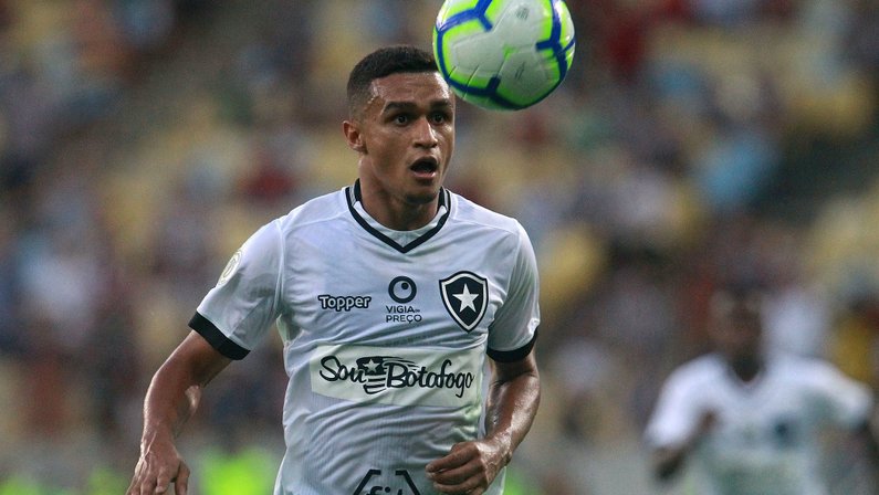 Menos decisivo, Erik enaltece trabalho coletivo do Botafogo: ‘Não adianta eu fazer gol e nós perdermos’