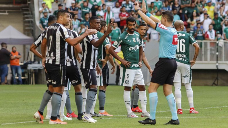 Vídeos e imagens de VAR de Botafogo x Palmeiras devem se tornar públicos