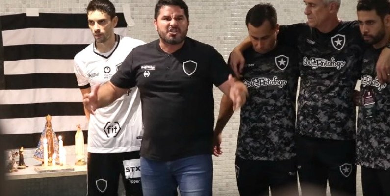 Eduardo Barroca e Rodrigo Pimpão motivam jogadores antes do clássico contra o Fluminense, pelo Campeonato Brasileiro 2019