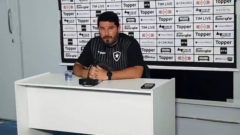 Barroca lamenta posse de bola sem chances de gol em derrota do Botafogo