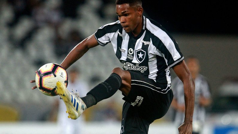 Lucas Barros: ‘Sei que estou em débito no Botafogo, mas vou trabalhar para dar volta por cima’