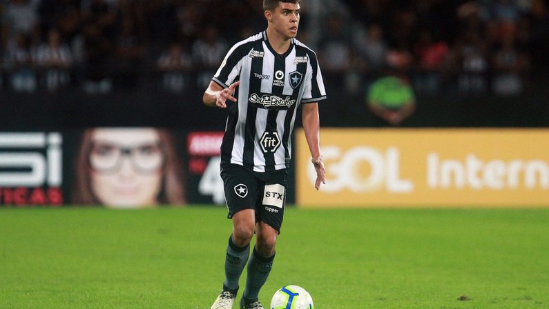 Botafogo descarta reforço na lateral e insistirá em Marcinho e Fernando, diz site