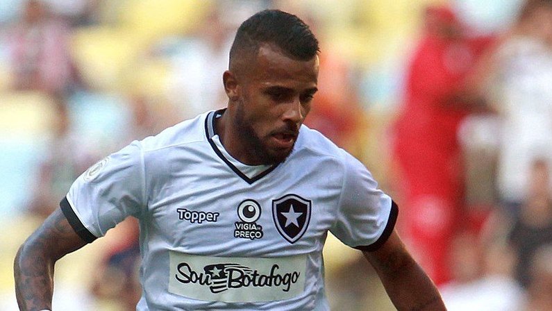 Alex Santana pode reforçar o Botafogo na partida contra o CSA