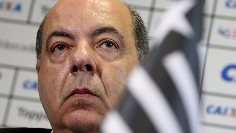 ‘Não é porque estamos precisando de receita que vamos colocar nossos jogadores em xeque’, defende presidente Botafogo