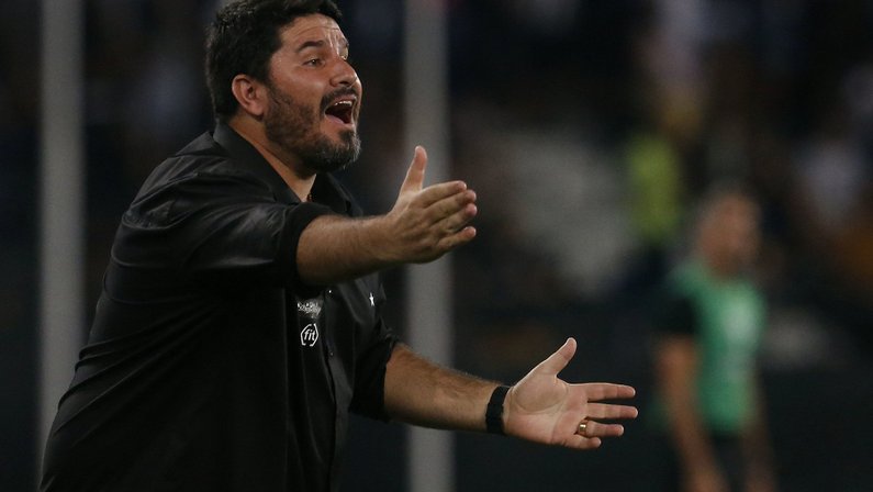 Dilema na Sul-Americana! Sem zagueiro, Botafogo tem diferentes opções para a defesa