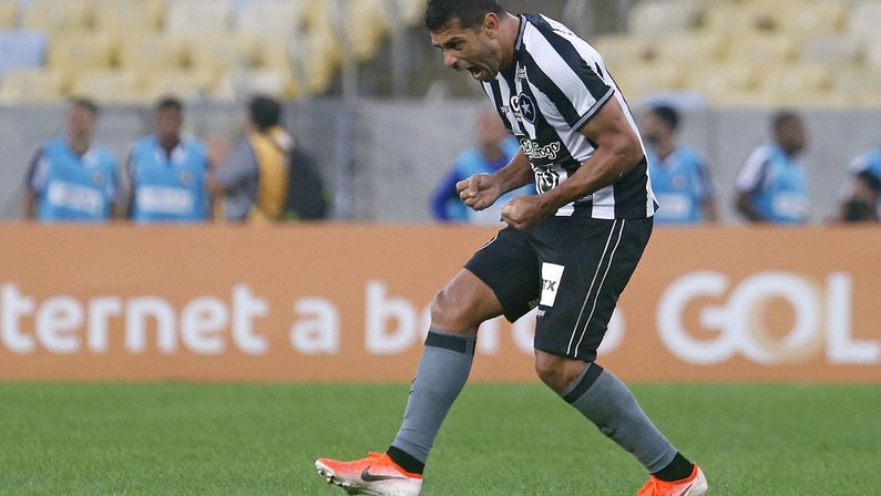 Importância de Diego Souza é destacada por Barroca após vitória: ‘Eu o trato como protagonista’