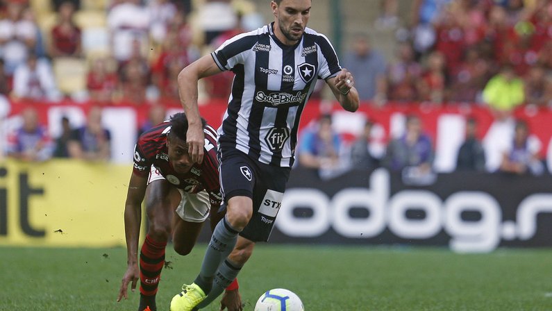Botafogo recebeu R$ 500 milhões a menos em cotas de TV do que o Flamengo desde 2012