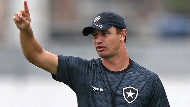 (OFF) Ex-Botafogo, técnico Felipe Conceição acerta com o Cruzeiro