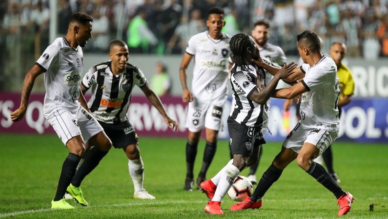 Botafogo volta a ser eliminado por brasileiro em competição sul-americana: quarta vez seguida
