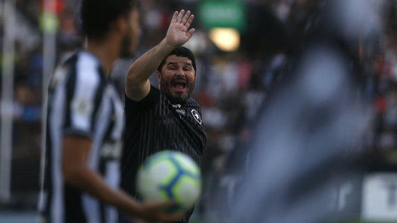 Gatito Fernández e Diego Souza atribuem virada do Botafogo a Eduardo Barroca: ‘Encaixou melhor’