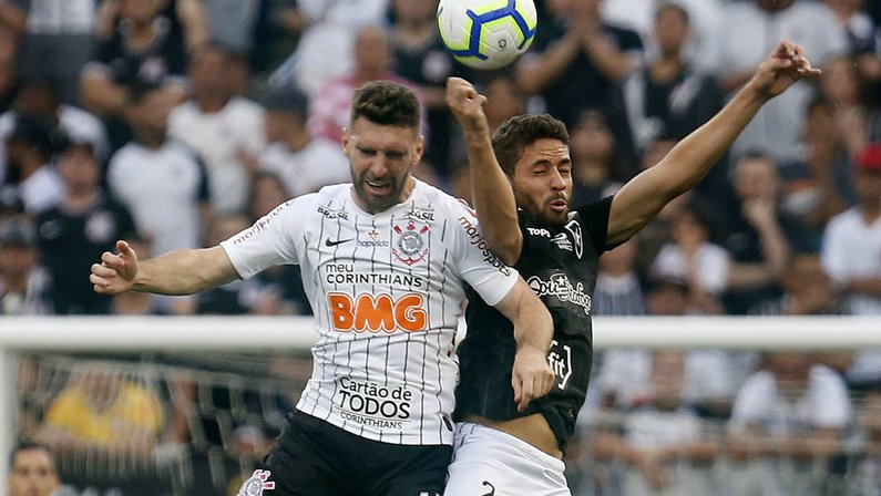 Onde ver: Botafogo x Corinthians terá transmissão ao vivo apenas pelo canal Premiere