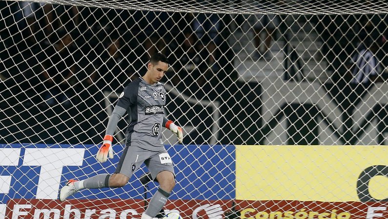 Gatito minimiza vaias e admite noite ruim do Botafogo: ‘Não criamos muitas situações de gol’